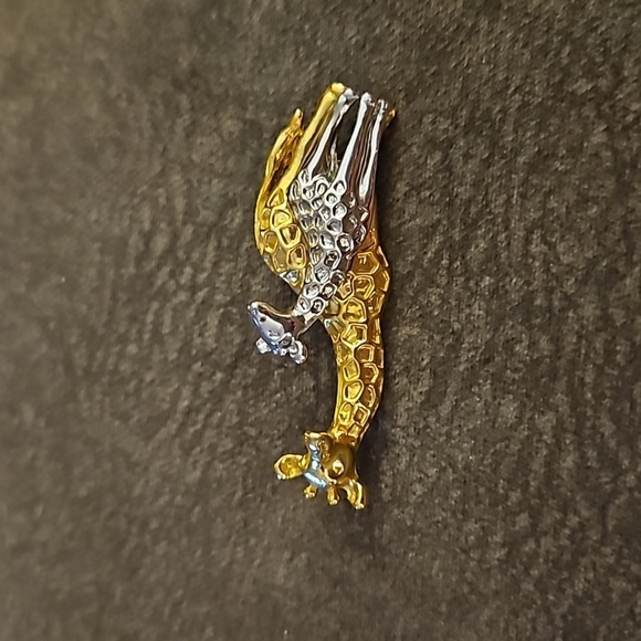 3/$30 Two-tone African Giraffe Mother and Baby Kidcore Brooch - Picture 4 of 4